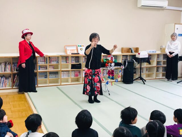 25日のクリスマス会の様子です🎅

午前中はマジックショー
午後は⭕️❌クイズ
ビンゴ大会と、、、

子ども達の笑顔最高です。

 #コドモノプラス
 #ふじかわ第一児童クラブ